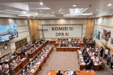 Komisi III DPR Tegaskan...