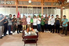 Mantan Wagub Jabar Uu...
