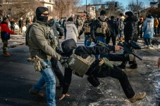 Ironi Penembakan Minneapolis,...