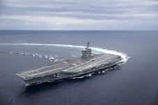 9 Pertahanan USS Abraham...