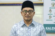 Pengasuh Pesantren Mambaul...