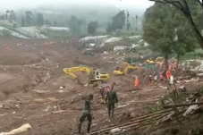 Tim SAR Evakuasi 3 Korban...