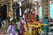 Rayakan Thaipusam, Umat...