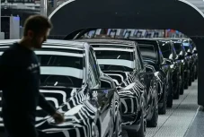 Produksi Model S dan...