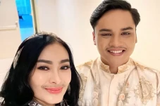 Dulu Nyiyir, Iis Dahlia...