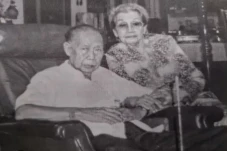 Meriyati Roeslani Istri...