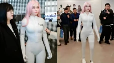 Robot Humanoid Cantik...