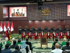 Arief Hidayat: Manusia...