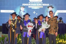 Dua Guru Besar Baru...