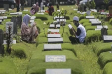 Bagaimana Hukum Ziarah...