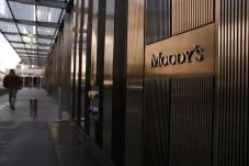 Gurita Bisnis Moodys...