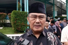 Adies Kadir Jadi Hakim...