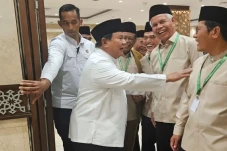 Di Pengukuhan Pengurus...