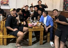 Seskab Teddy Nobar Bareng...
