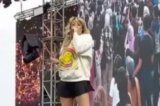 Pinkan Mambo Viral Nyanyi...