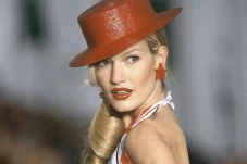 Siapa Karen Mulder?...