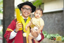 Cerita Rezzy, Wisudawan...