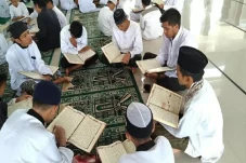 Tadarus Al Quran di...
