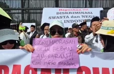 Ratusan Guru Madrasah...