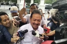 Menteri Trenggono Lempar...