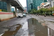 6.000 Titik Jalan Berlubang...