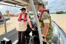 Tinjau Pengerukan Muara...