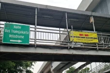 Tak Hanya Ditambal,...