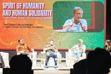 Sindir Polemik Ijazah,...