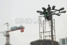300 Lampu Penerangan...