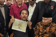 Amien Rais dan Roy Suryo...