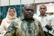Menteri HAM Natalis...
