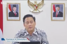 Tampil Perdana di Rapat...