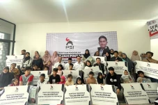 Salurkan Bantuan Gajah...