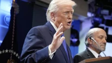 Trump Umumkan Tarif...