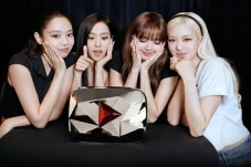BLACKPINK Tembus 100...