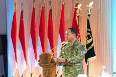 Panglima TNI Tunjuk...