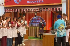 Mempererat Budaya, Dubes...