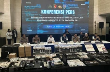 2 WNA China Pengendali...