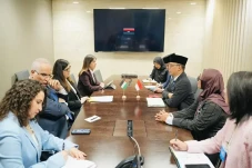 Bertemu Menlu Palestina,...