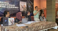 Polemik Ijazah Jokowi,...