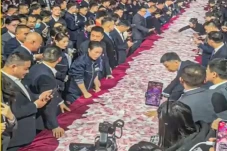 Viral! Bos China Bagikan...
