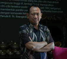 Guru Besar UNEJ Rintis...