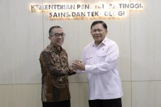 Dukung Giant Sea Wall,...