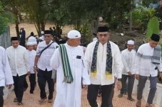 Pemkab Kotabaru Lanjutkan...