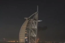 Hotel Ikonik Burj Al...