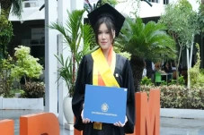 Kisah Cynthia Fransisca,...