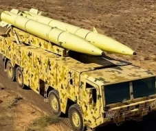 Iran Luncurkan 2 Rudal...