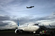 Garuda Indonesia Turun...