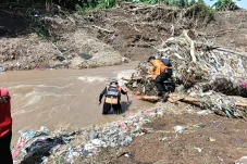 Banjir Bandang Terjang...