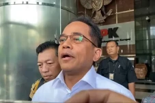 Sekjen DPR Indra Iskandar...